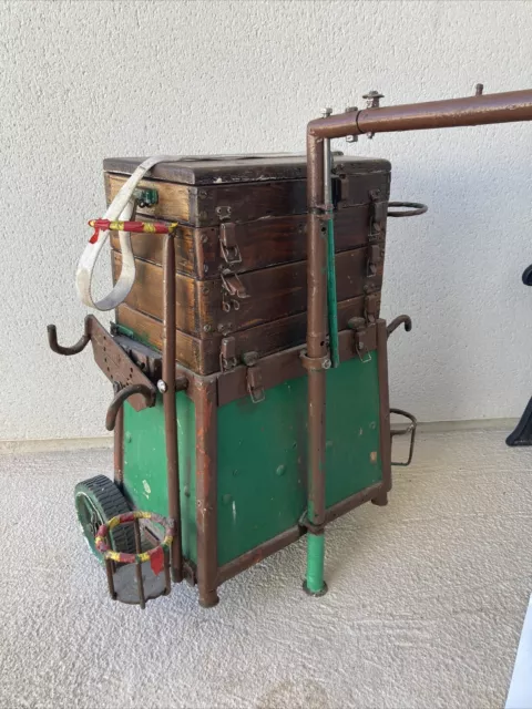 ancienne caisse en bois de pêche avec roues support de canne à pêche