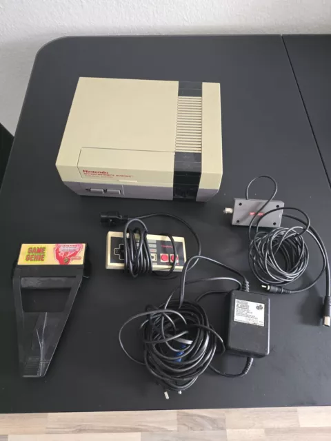 Nintendo Super Entertainment System Spielekonsole - Grau (NES-001)