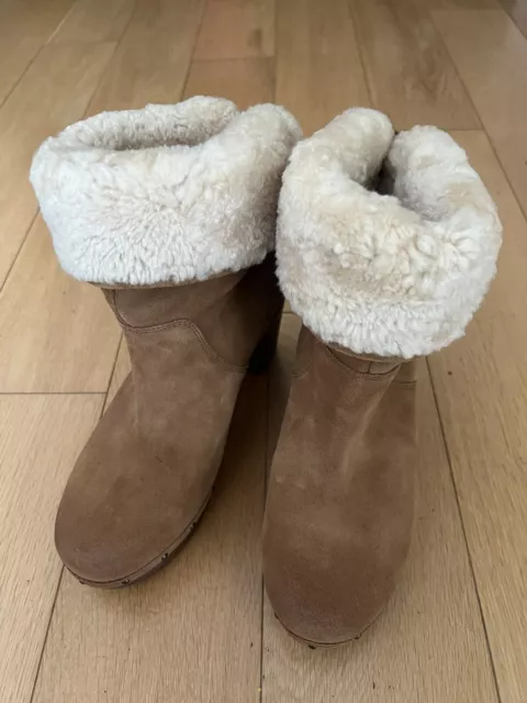 UGG Boots Womens Size 7 Lynnea Fold Over Brown Suede Excellent