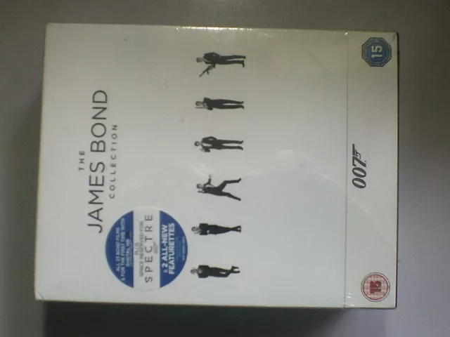 The James Bond Collection Blu-Ray Box Set   23 Disc Box Set           New