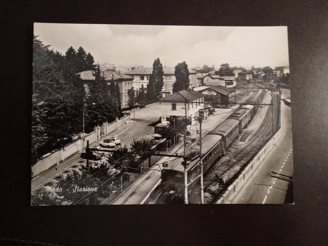 Meda (Monza Brianza - Milano) - interno stazione ferroviaria col treno
