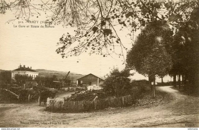S6677 cpa 58 Varzy -La Gare et Route de Nevers
