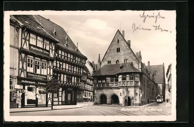 Ansichtskarte Halberstadt, Straßenpartie am Rathaus 1943