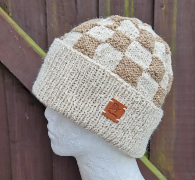 Beanie lavorato a mano motivo quadrato alpaca e merino beige