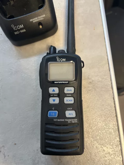 ICOM IC-M71 - Handheld Marine VHF - Icom M71