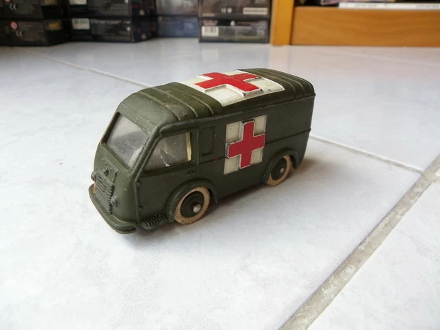 Renault Ambulance Militaire 80F Dinky Toys Meccano 1/43 jouet miniature ancien