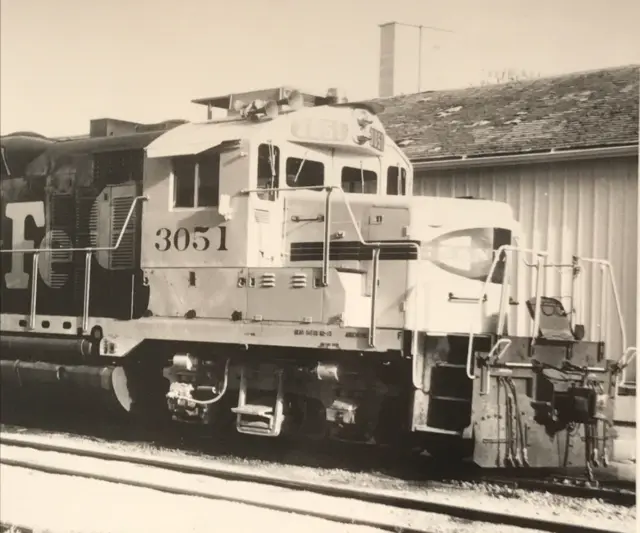 Atchison Topeka & Santa Fe Railway Railroad ATSF #3051 GP20u Electromotive Photo