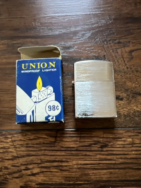 NOS Collectors UNION Wind Proof Cigarette Lighter in Original Box