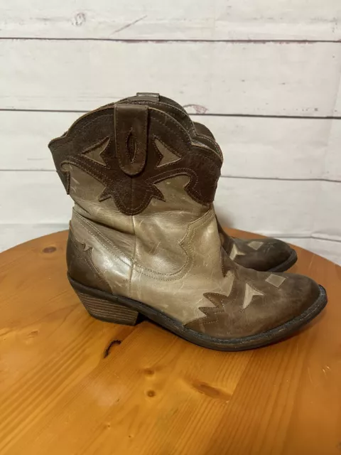 Reba Womens Size 7 Cowboy Boots tan leather minimum scuffing country western