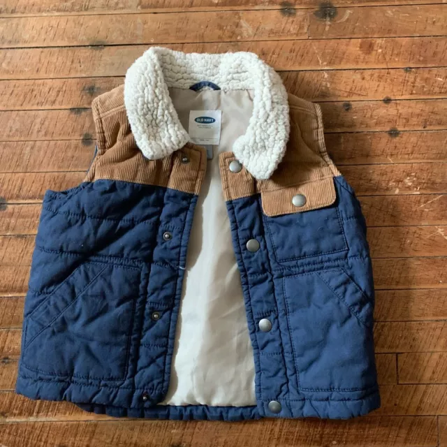 Old Navy Sherpa lined quilted puffer little man 2T vest