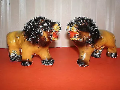 Lot de deux belles vieilles figurines en céramique d&#39;un lion -...