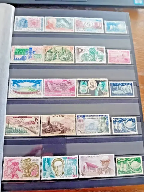 Lot de 20 timbres Monaco (Lot 21) - Non oblitérés mais sans gomme Etat Correct
