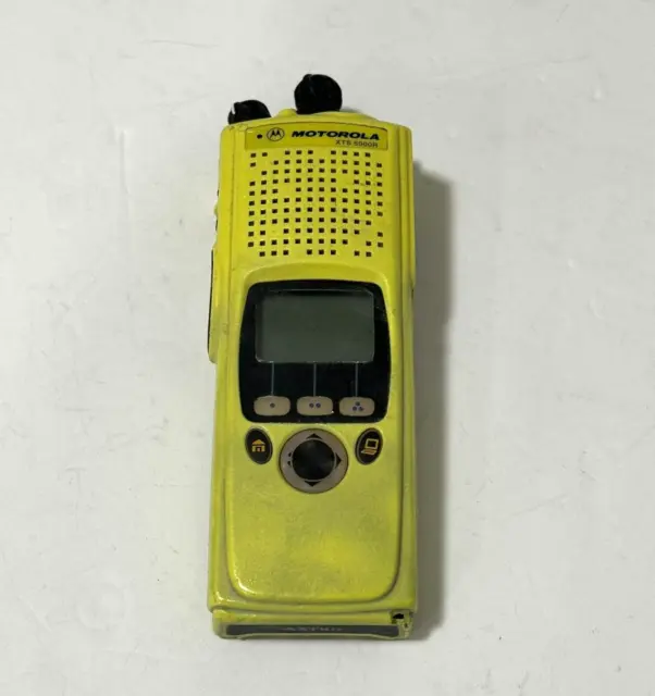 Radio portátil AM FM operado con baterías, 4 pilas D o transistor de  alimentación CA con un altavoz grande, conector estándar para auriculares,  modo de tono alto/bajo, botón grande : Electrónica 