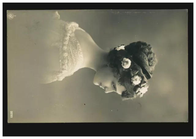 Mode-AK Junge Frau mit Blumen im Haar, HEIMERTINGEN 30.12.1912
