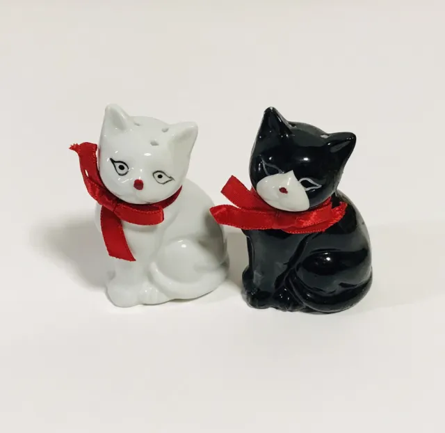 Vintage Ceramic Black / White Cats with Red Ribbons Salt & Pepper Shakers Set