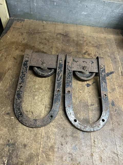Antique Old Horseshoe U Shaped Cast Iron Barn Door Rollers Hangers Pair Set USA