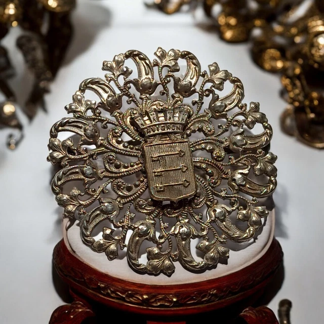 Broche Vintage Dorée Avec Signature - Pièce De Collection - Occasion (déjà Portée)