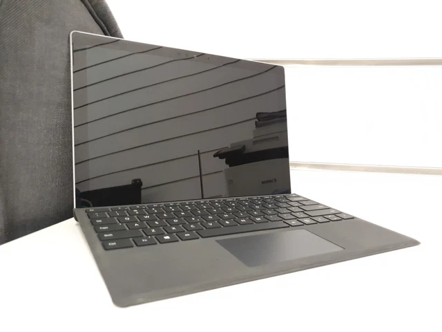 Surface Pro 5th Gen LTE M1807 Hybrid Notebook i5-7300U @2.60GHZ 8GB 256GB SSD