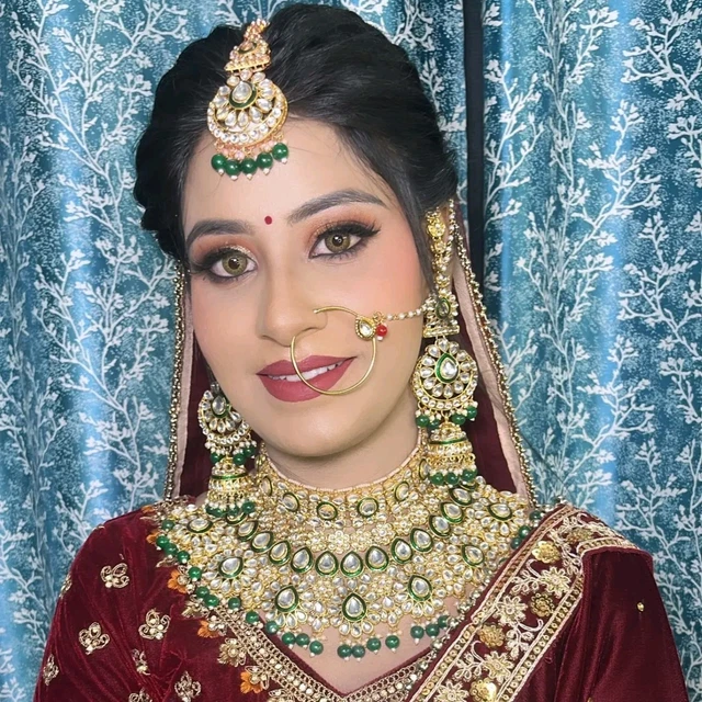 Ensemble De Bijoux De Mariée Indien Traditionnel Plaqué Or - Collier, Boucles D'oreilles, Broche
