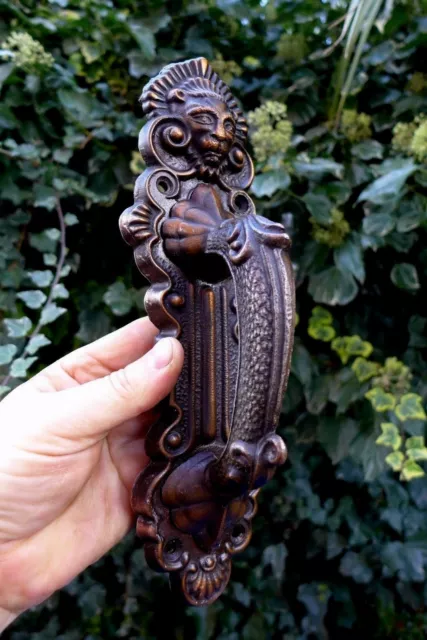 Poignée de traction vintage en aluminium avec tête de lion design.