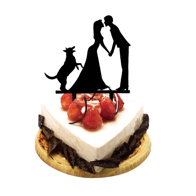 Les mariés couper le gâteau de mariage blanc Photo Stock - Alamy