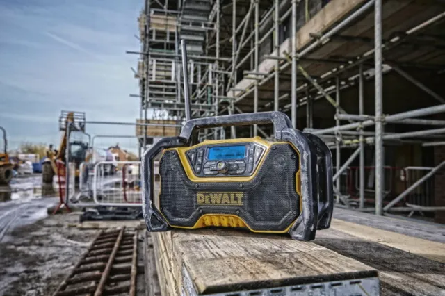 DEWALT Akku- und Netz-Radio DCR029 mit DAB+ Bluetooth FM Baustellenradio 3