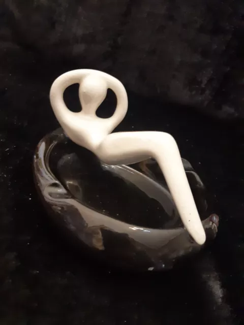 RETRO MID CENTURY SCULPTURE NUDE RECLINING LADY ASHTRAY Circa 1940’s/50’s