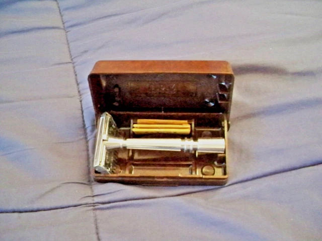 Gem Micromatic Single Edge Safety Razor With Brown Case & Blade