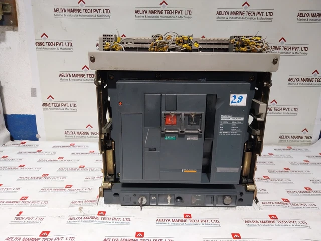 Disjoncteur Merlin Gerin 24671 – 6A, Courbe D, 3 Pôles, 400V, Neuf, C60N