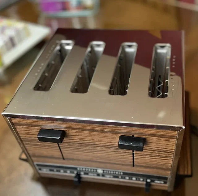 NOS GENERAL ELECTRIC 4SLICE TOASTER A7T128. Never Used! Museum Item