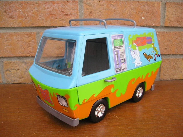 Mystery Machine Scooby-Doo Complète : Van + 10 Figurines Articulées + Scooter