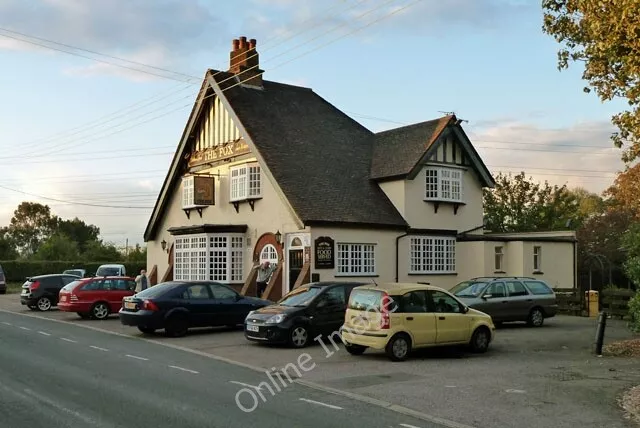 Photo 6x4 The Fox, Orsett Heath Grays/TQ6177 Well patronised on a Sunday c2011