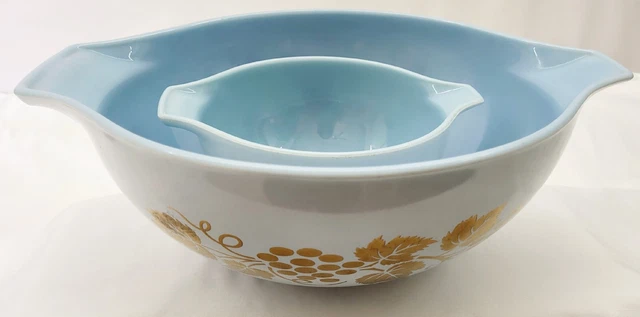 Vintage Delphite Blue Gold Grapevine Pyrex Chip Dip Set 444 & 441 Vintage Delphite Blue Gold Grapevine Pyrex Chip Dip Set 444 & 441