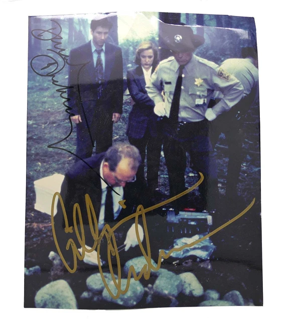 David Duchovny, Gillian Anderson X-FILES: DAVID DUCHOVNY/GILLIAN ANDERSON SIGNED
