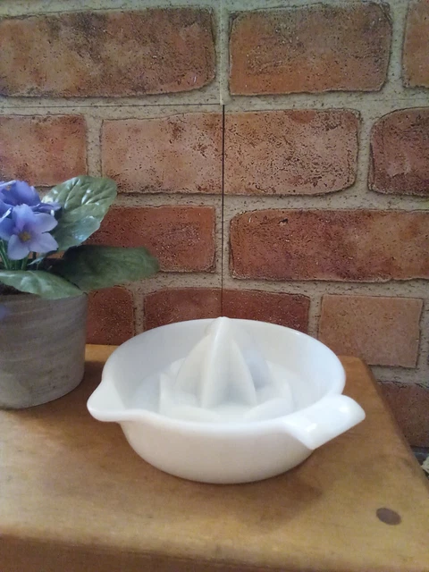Vintage Milk Glass Juicer, Orange juicer, Lemon & Lime Juicer,cottage cor