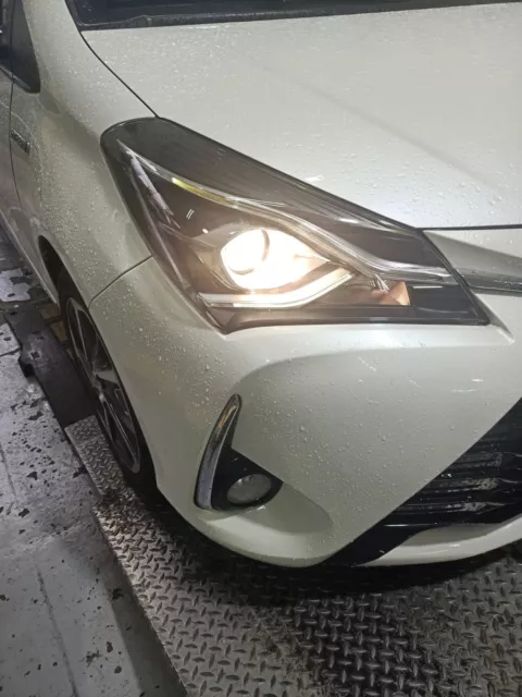 Faro Delantero Derecho Toyota Yaris 2017 Luz Diurna Led