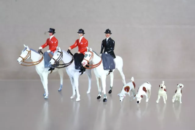 BRITAINS RE PAINTED HOLLOW CAST HUNT SERIES MOUNTED LADIES with HOUNDS og