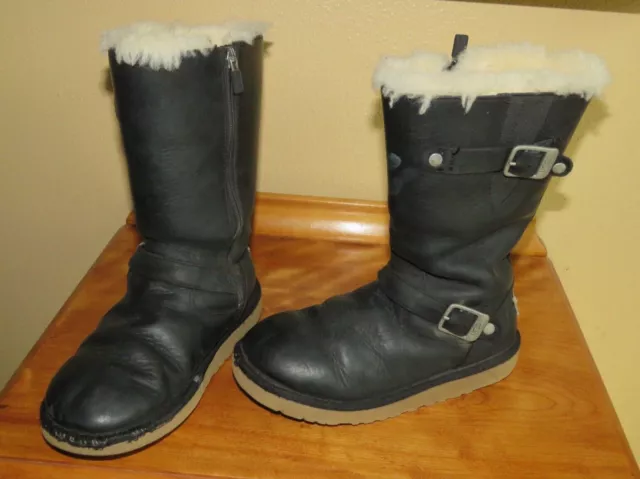 UGG Girls Kensington Boots Size 2 Black 1969 Tall Sheepskin Lined Buckle Zipper UGG Girls Kensington Boots Size 2 Black 1969 Tall Sheepskin Lined Buckle Zipper