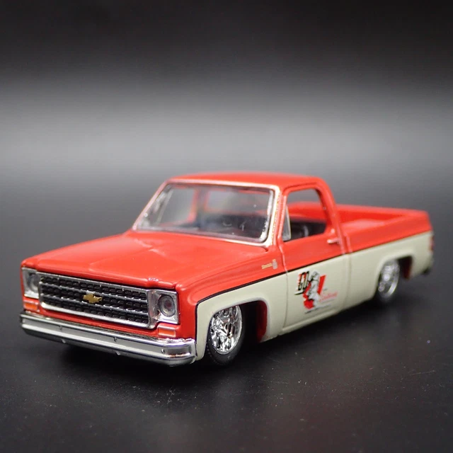 Chevrolet Silverado 1974 1:64 Auto World - Bianco 'Kentucky Barn Find' - Edizione Limitata