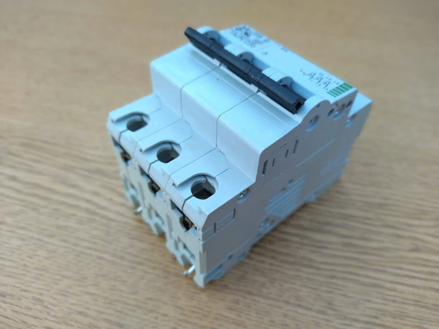 Moeller C20 3-phase circuit breaker. / #Z A21 7722