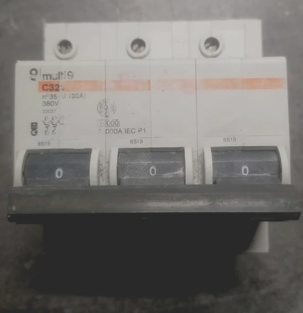 Disjoncteur Triphasé Merlin Gerin 3 Pôles C32A + Bipolaire C32N - Occasion Fonctionnel
