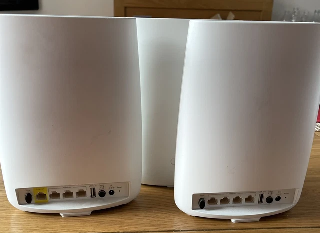 netgear orbi wifi mesh system router RBR50 and 2 satelites RBS50 and RBS50v2