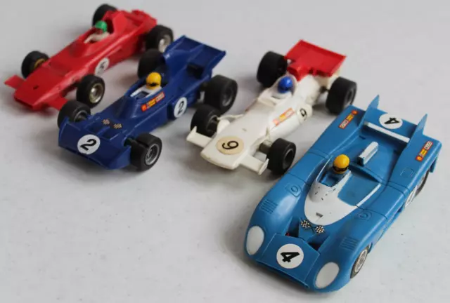 Lot de 4 voitures  circuit routier  " SCALEXTRIC  MECCANO TRIANG  "  pas JOUEF
