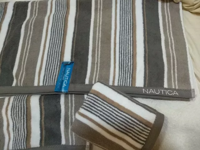 https://www.picclickimg.com/AUAAAOSwyvFgvAF5/Nautica-Agonda-3-Pc-Towel-Set-White-Gray.webp