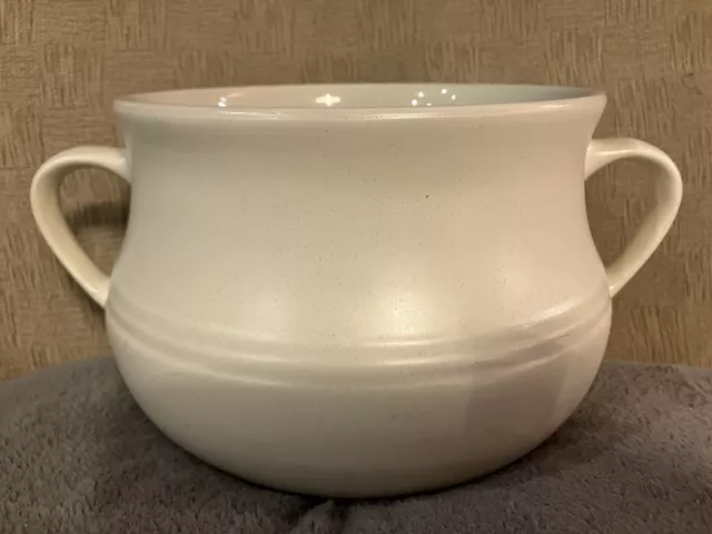 Le Creuset large casserole bean soup pot, Handled, cream stone Pearl. No Lid