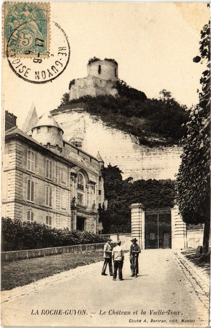 CPA La Roche Guyon Le Chateau and the Old Tower (1318029)