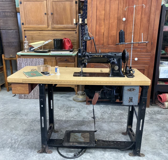 SINGER 112W140 INDUSTRIAL Sewing Machine Walking Foot Table Motor