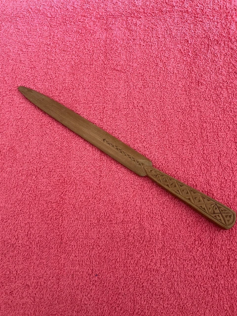 Tagliacarte in legno vintage.