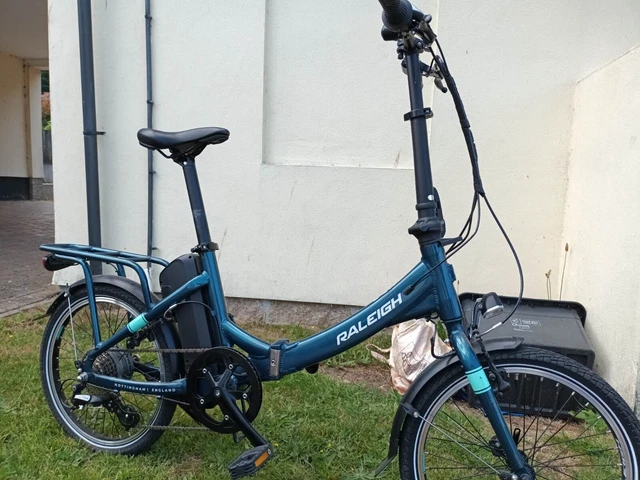 RALEIGH EVO 8SP Blue Folding E Bike 750.00 PicClick UK