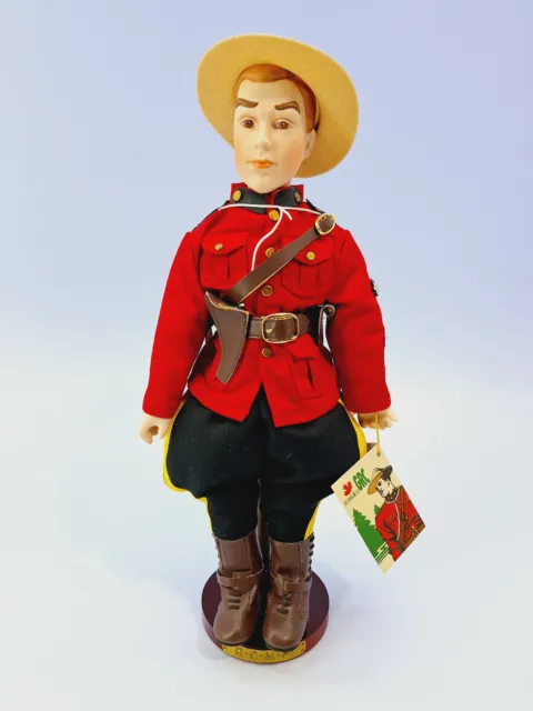 RCMP Royal Canadian Mounted Police Figur Puppe 36 cm hoch Mountie Polizei